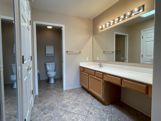 Building Photo - 159 N Cobalt Dr