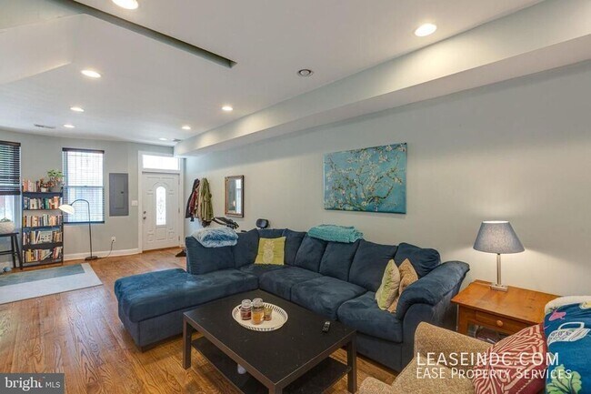 Building Photo - 604 Harvard St NW