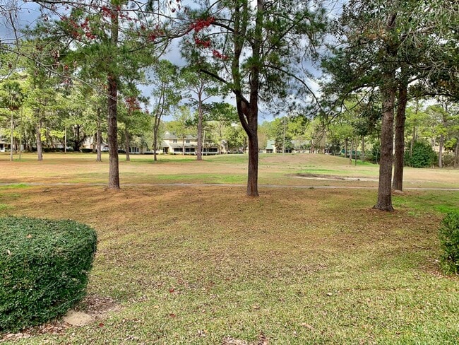 Building Photo - 1/1 Condo in the Greens at West End - Available mid-June!