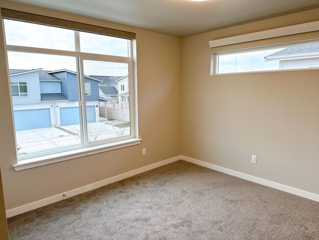 Building Photo - Available February 1st! Newer, Energy-Efficient 3 bdrm, 2.5 bath in Bellingham