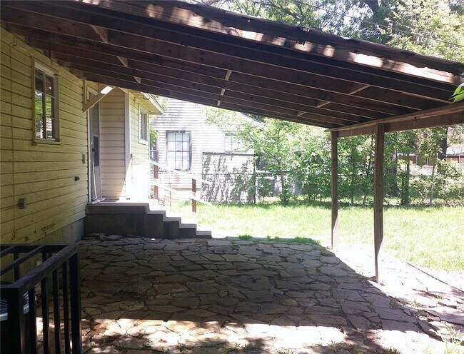 Building Photo - 11216 Barbarosa Dr