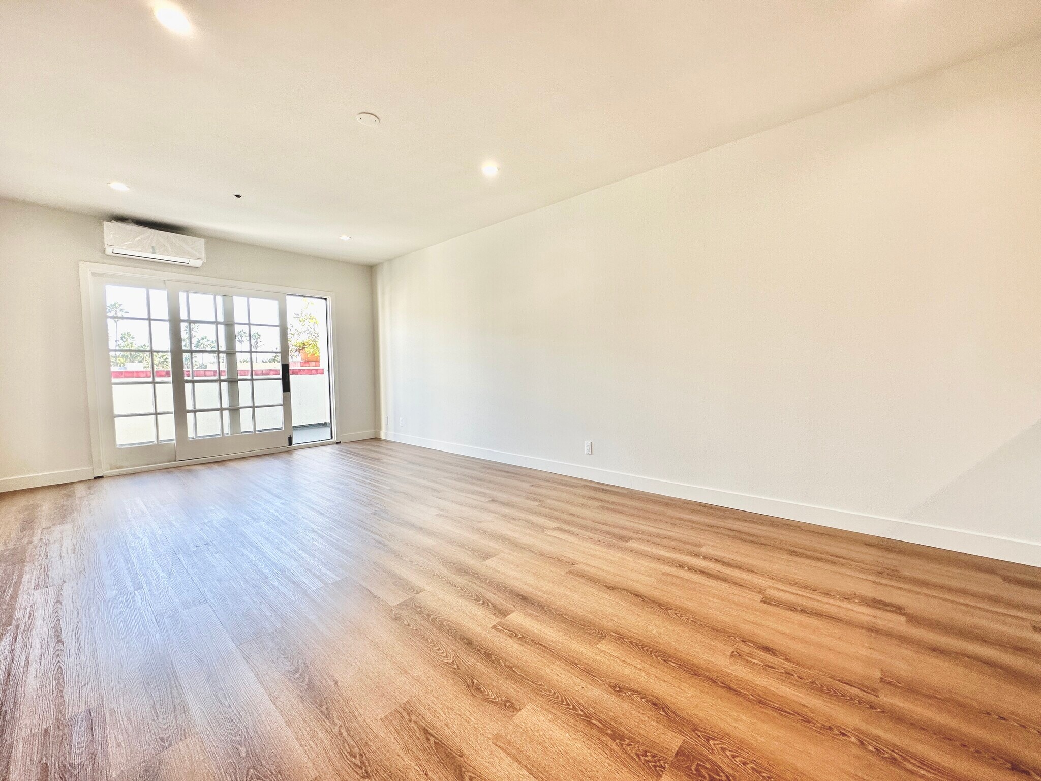 Building Photo - 1541 Ocean Ave