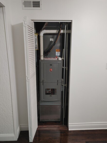 Building Photo - 5019 W Agatite Ave