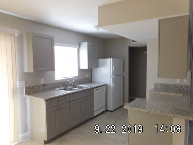 Building Photo - 5235 Golden Ln