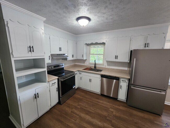 Building Photo - 1082 Lennox Pl