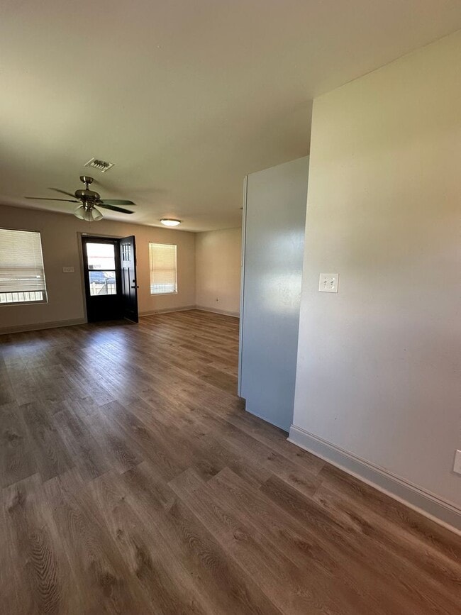 Building Photo - 1406 Memory Ln