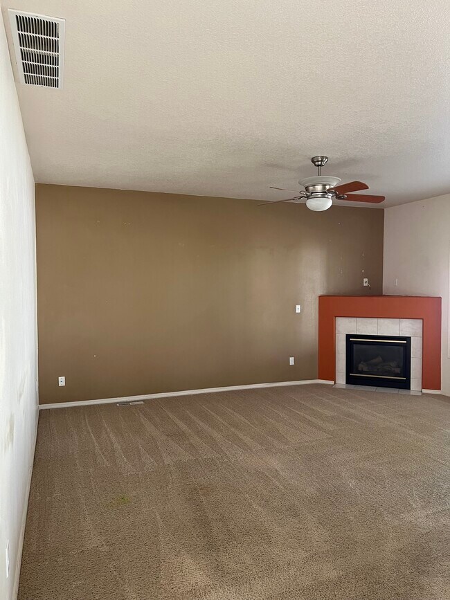 Family room - 11605 NW 37th Ct