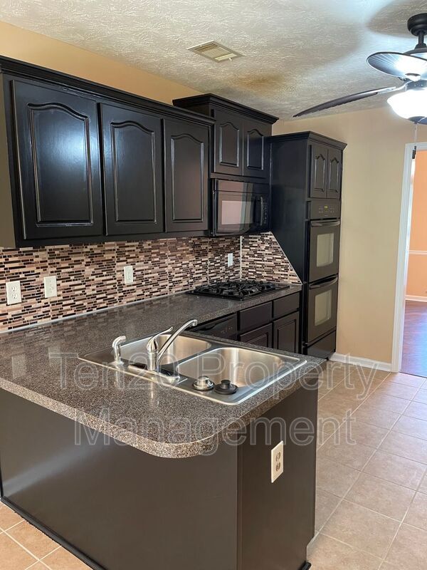 Building Photo - 817 Baycreek Ct