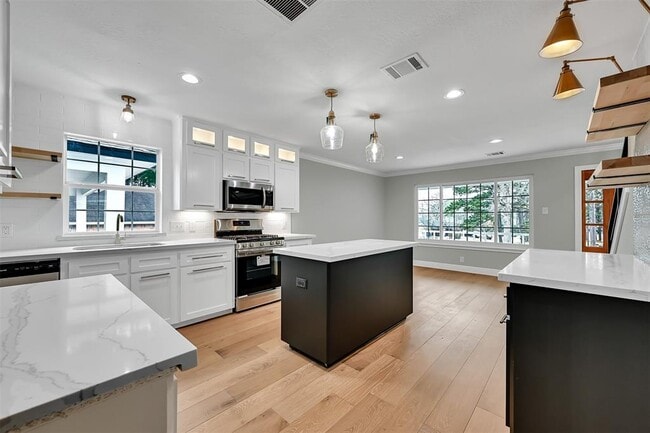 Building Photo - 12744 Point Aquarius Blvd