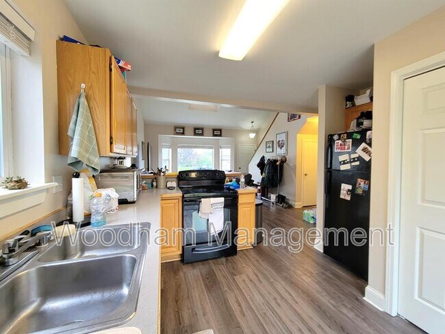 Building Photo - 306 Golden Valley Dr