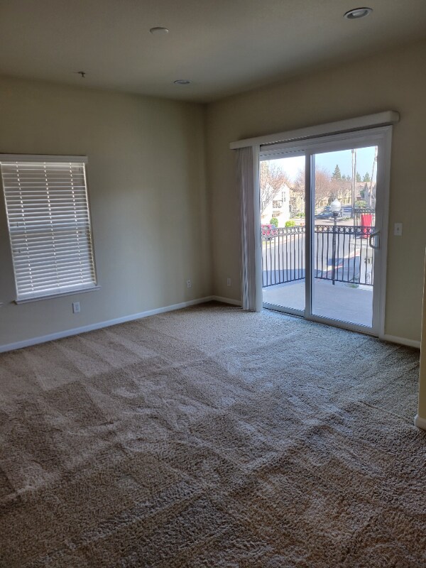 Building Photo - 3301 N Park Dr