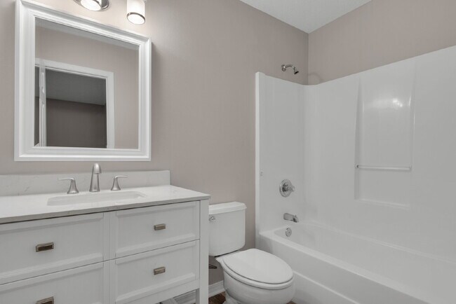 Building Photo - "Charming 2-Bed Townhouse Retreat with 2.5 Baths on Tooke Street!"