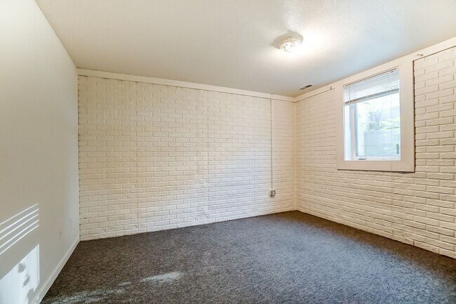 Building Photo - 3704 Willow Run Dr
