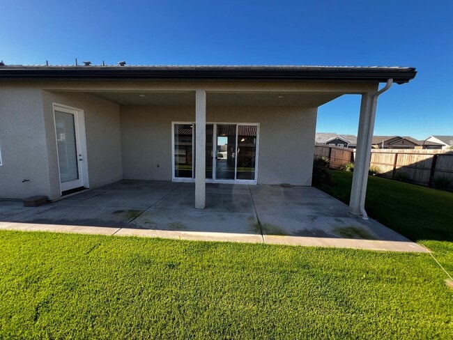 Building Photo - 3072 19th Ave