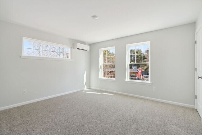 Building Photo - 13 Legacy Ln