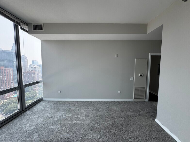 Building Photo - 732 S Clark St
