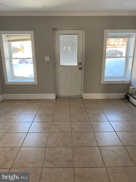 Building Photo - 454 Walnut St