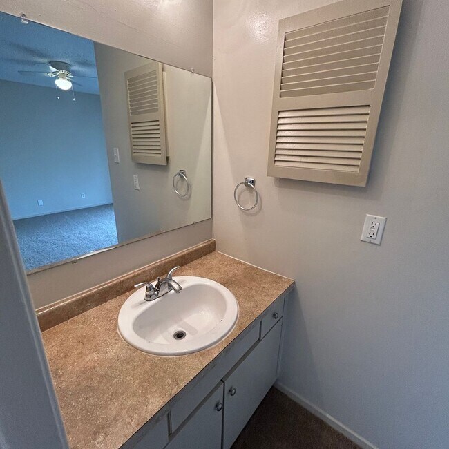 Building Photo - 7206 Creekside Dr