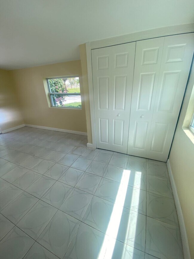 Building Photo - Beautiful 3-bedroom home located in Delray...