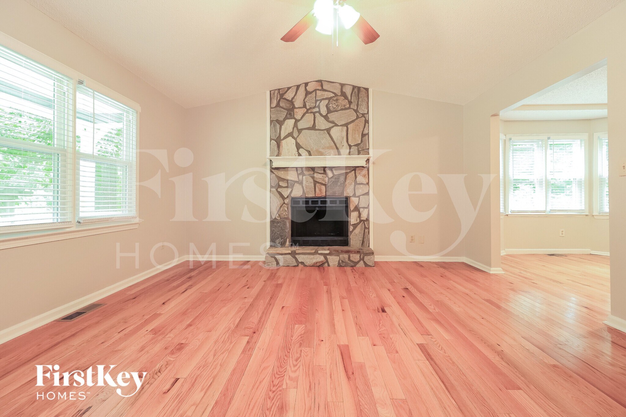 Building Photo - 124 Spring Dr