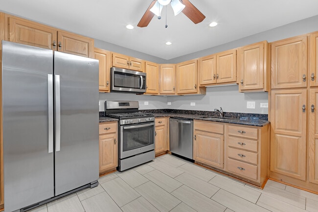 Building Photo - 650 Patricia Ln