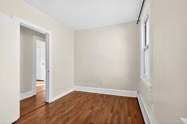 Building Photo - 49 Welland Ave