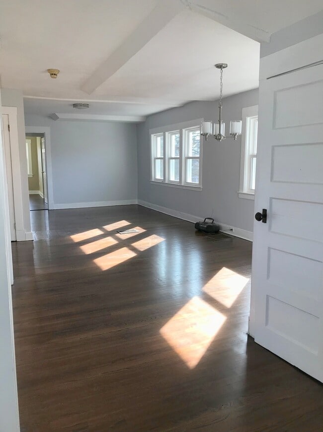 Building Photo - 264 Broad St