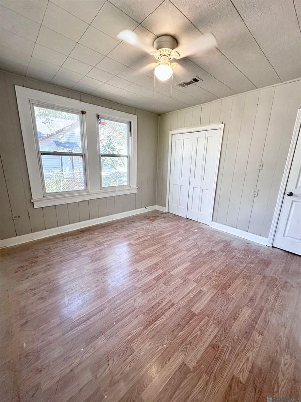 Building Photo - 3835 Sherwood St