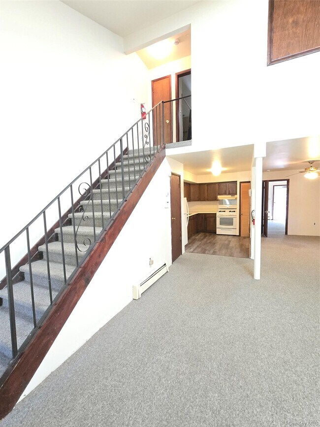 Building Photo - 32 Genung St