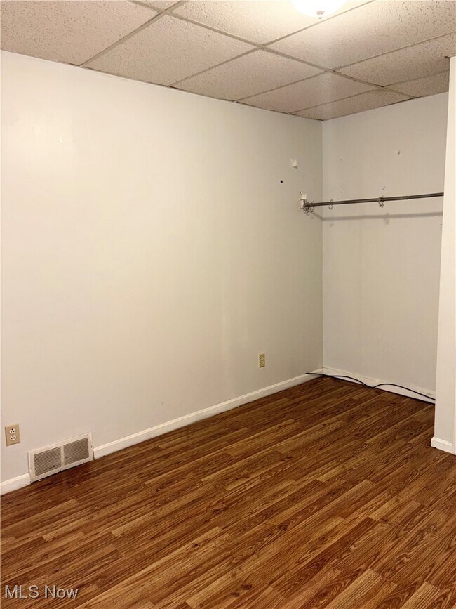 Building Photo - 1066 E 62nd St