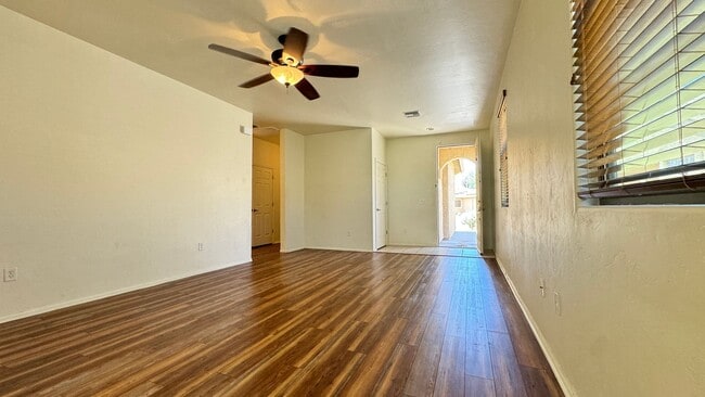 Building Photo - Eastside (Stella and Kolb) 4 bedroom  2 bath house with 2 car garage near Lakeside Park!