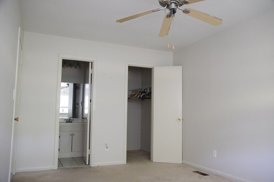 Building Photo - 813 Linbard Ln