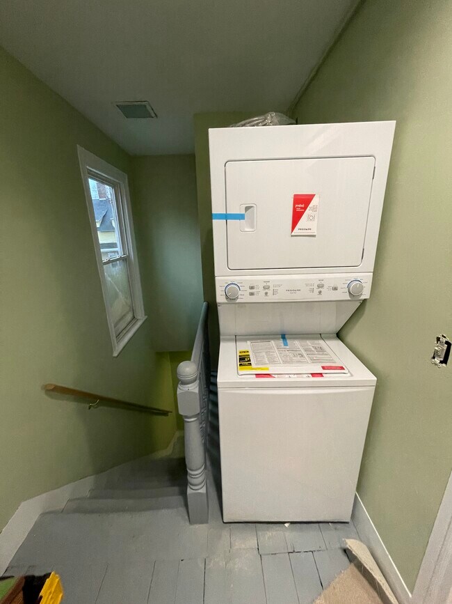 Unit2 Back Entrance Washer Drier - 101 Walnut St