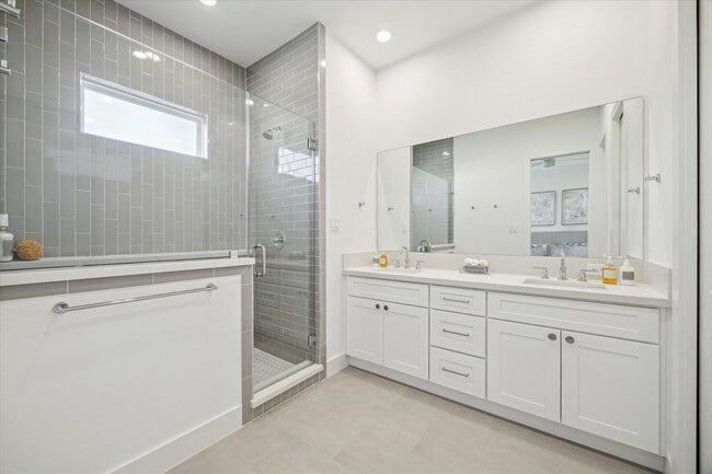 Building Photo - 845 Elkhart St