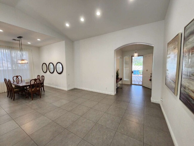 Building Photo - 417 Obsidian Dr