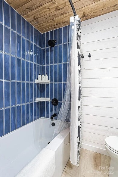 Building Photo - 826 Shumont Rd