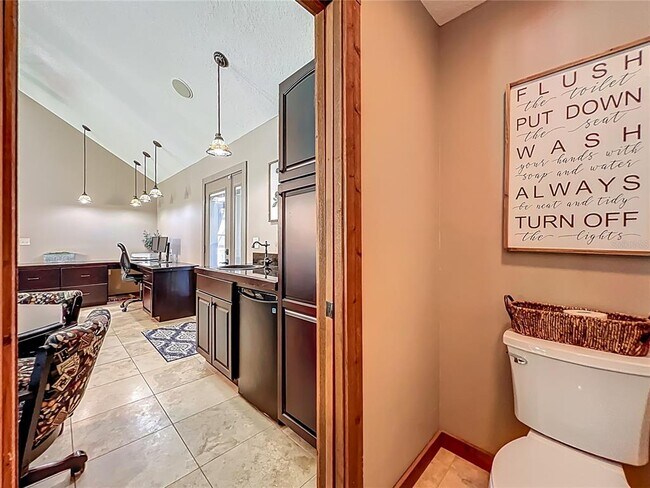 Building Photo - 4661 SW 7th Avenue Rd