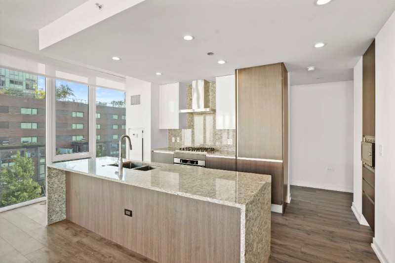 Building Photo - 1118 N Wells St