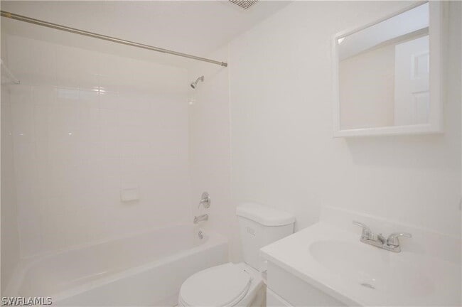 Building Photo - 4635 Bayshore Dr