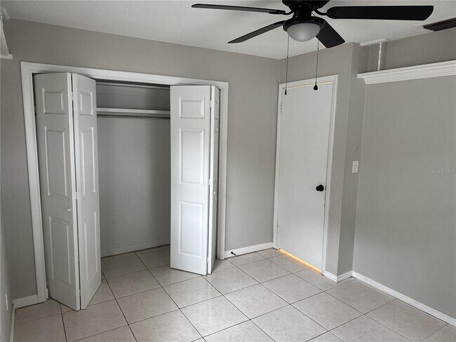 Building Photo - 3074 Brookview Ave