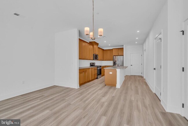 Building Photo - 8102 Donatello Dr