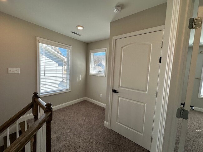 Building Photo - 3 Bed / 2.5 bath Home in Knoxville | Vaulted Ceilings | Gas Fireplace | HOA Community