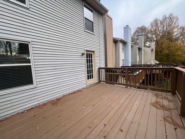 Building Photo - Newly Remodeled 3BD, 3.5BA Raleigh Townhom...