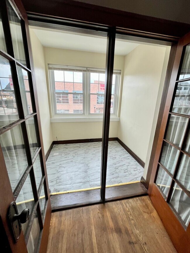 Building Photo - 1451 Hertel Ave