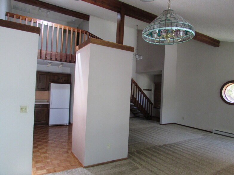 Building Photo - 636 Horizon Dr