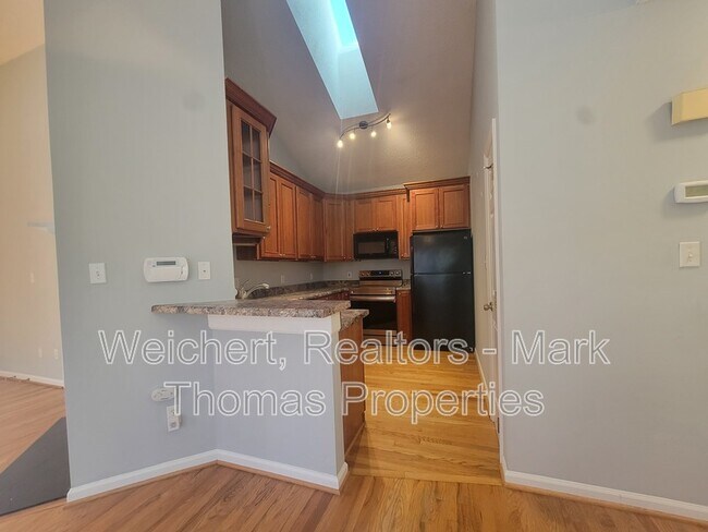 Building Photo - 104 Shotts Ct