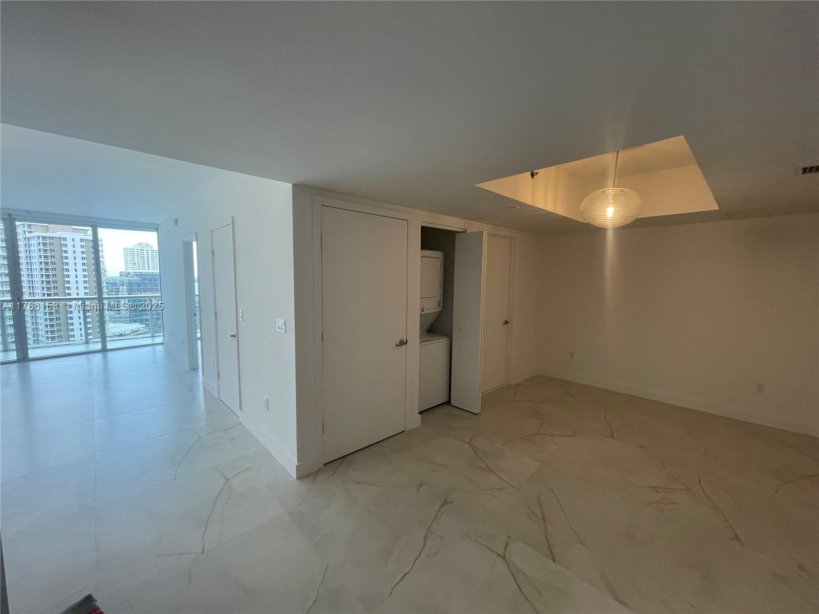 Building Photo - 465 Brickell Ave