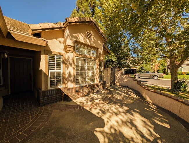 Building Photo - BEAUTIFUL SINGLE FAMILY HOME IN FOLSOM!