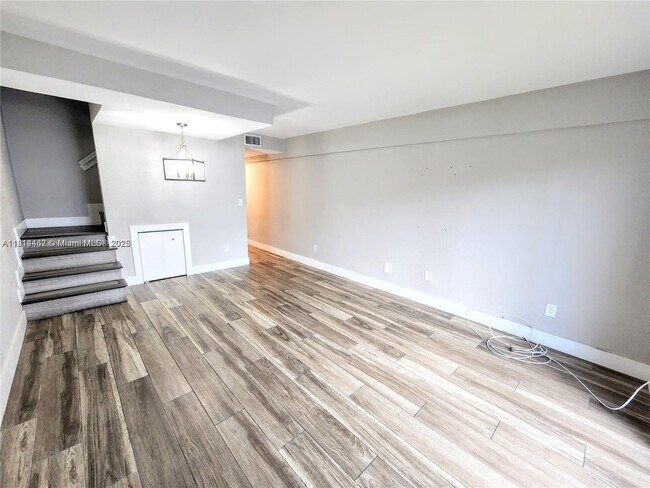 Building Photo - 1201 SW 42nd Ave