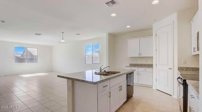 Building Photo - 1565 E Kingman Pl
